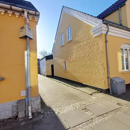 Budget 5 With Free Parking * Nørresundby